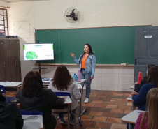 Na Escola Estadual do Campo Santa Catarina de Alexandria, em Prudentópolis/NRE Irati, a pedagoga Priscila de Ramos. Foto: Divulgaçã